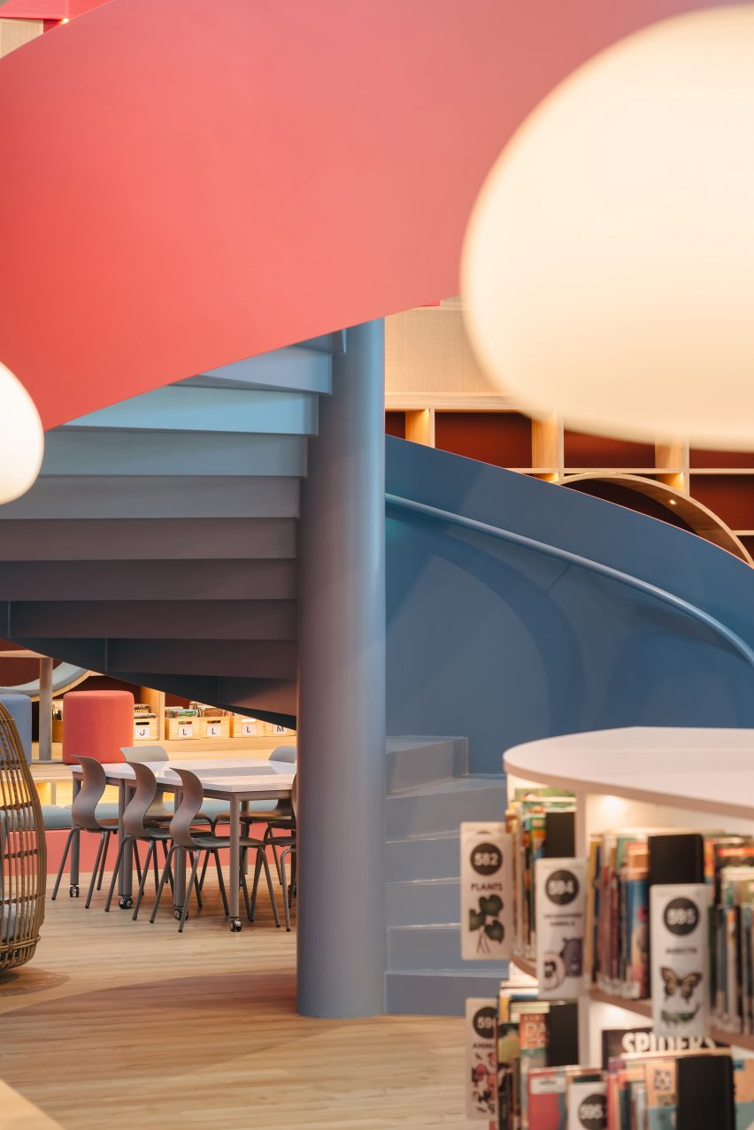 Children's library by Studio Vapore