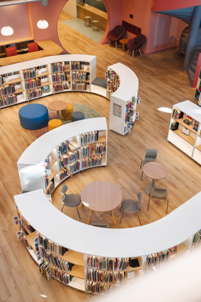 Children's library by Studio Vapore