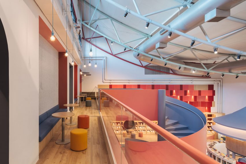 Children's library by Studio Vapore
