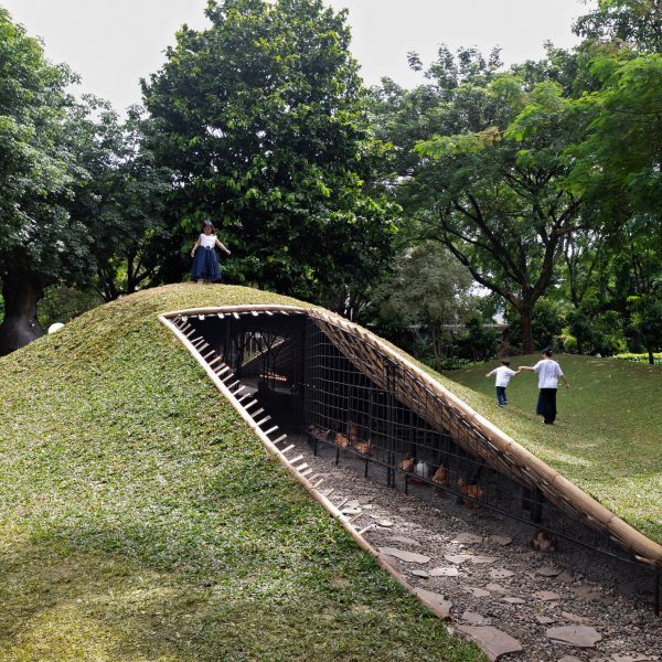 RAD+ar hides subterranean chicken coop in Jakarta