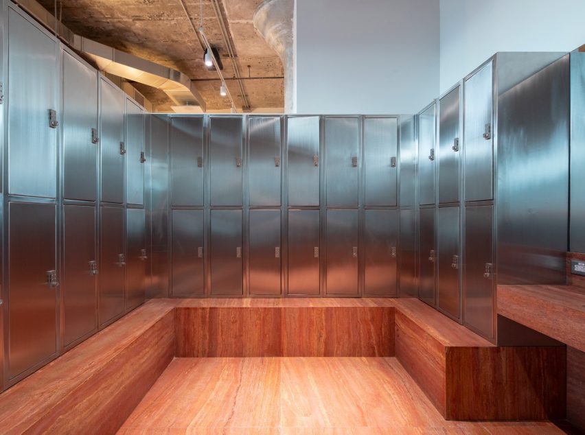 Metallic lockers