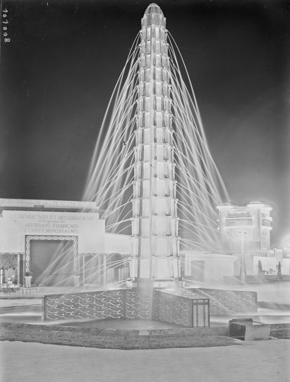 Luminous Fountain by René Lalique at the International Exhibition of Modern Decorative and Industrial Arts