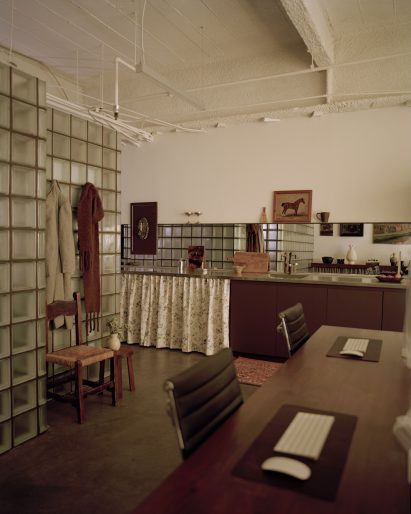 Kitchen area where metal and mirror surfaces mix with old-world details