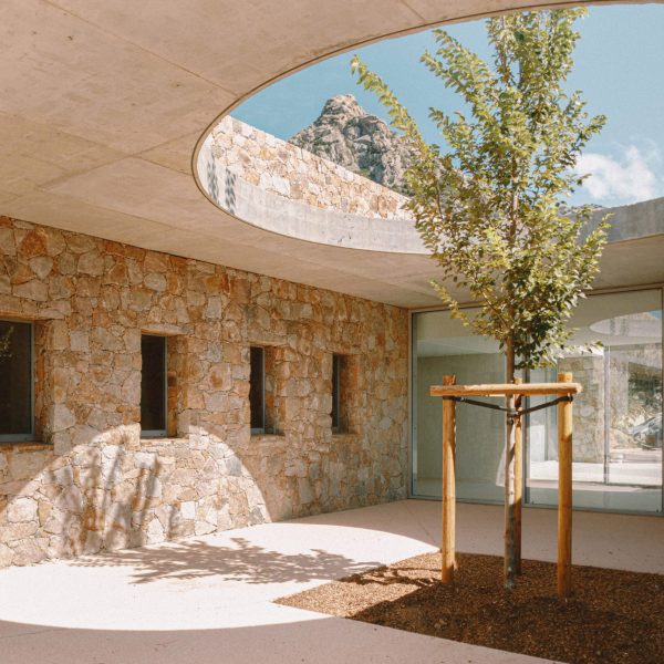 Amelia Tavella Architectes school in Corsica