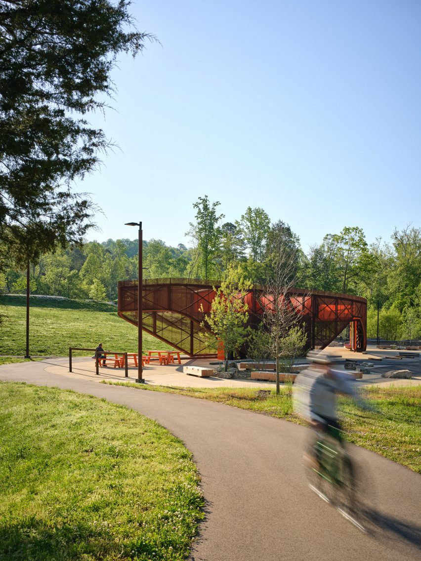 Steel cantilvered pavilion in Tennessee park