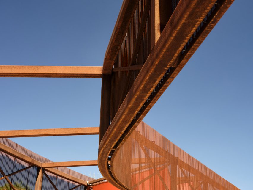 Steel cantilvered pavilion in Tennessee park