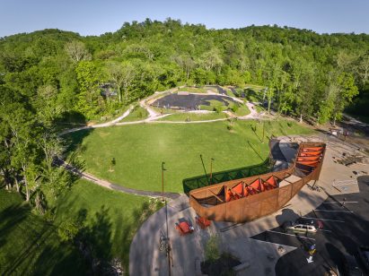 Steel cantilvered pavilion in Tennessee park
