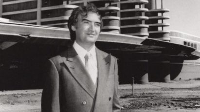 Bevis Hillier stood in front of the Pan-Pacific Auditorium in 1984