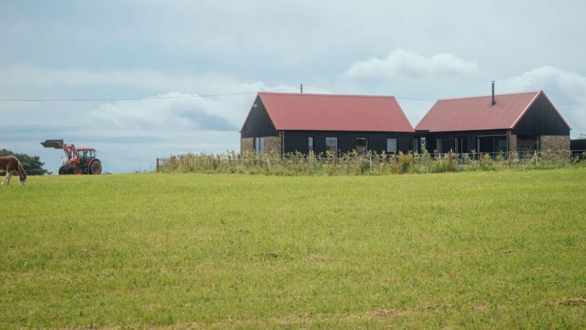 Rural Scottish house with two volumes