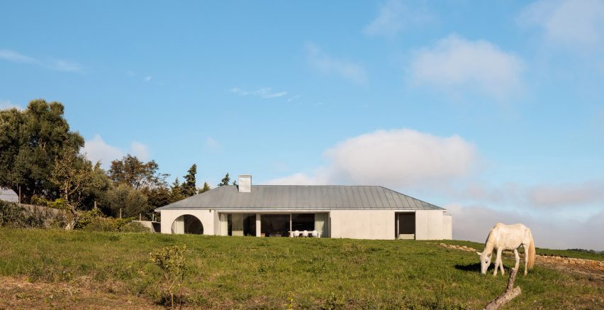 House in Serra by Cimbre