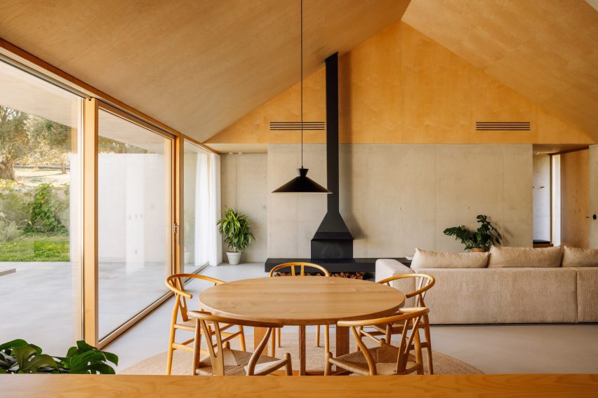 House in Serra by Cimbre