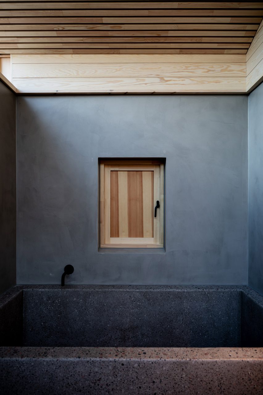 Folly Fair Hill annexe by Rever & Drage