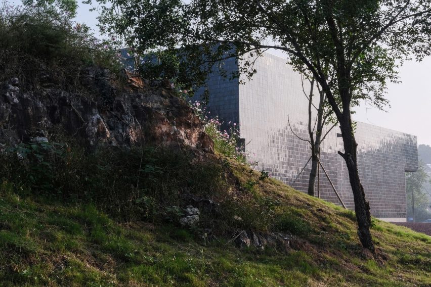 Huanglong Mountain Zisha Mineral Source Museum by Atelier XÜK