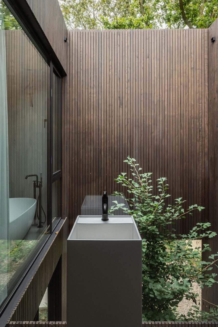 Hidden Villa by i29