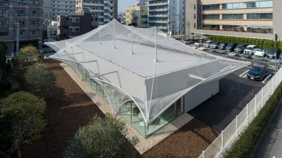 Kengo Kuma cafe with mesh roof