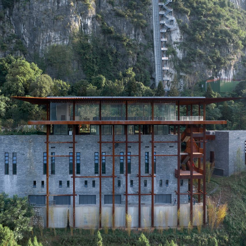 The Renovation of Tianbao Cave District of Erlang Town