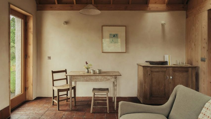 Scottish Highlands cottage table and chairs