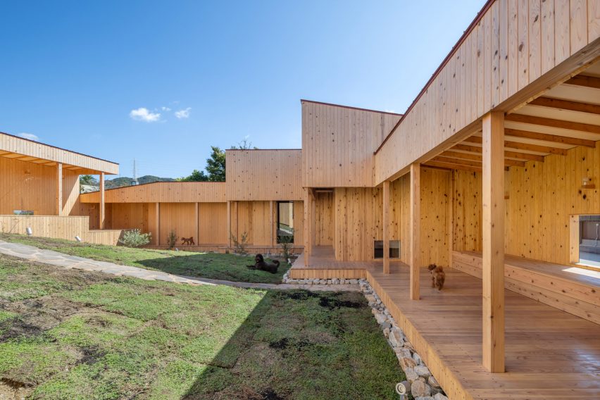 Necklace Villa in Japan by 1110 Office for Architecture