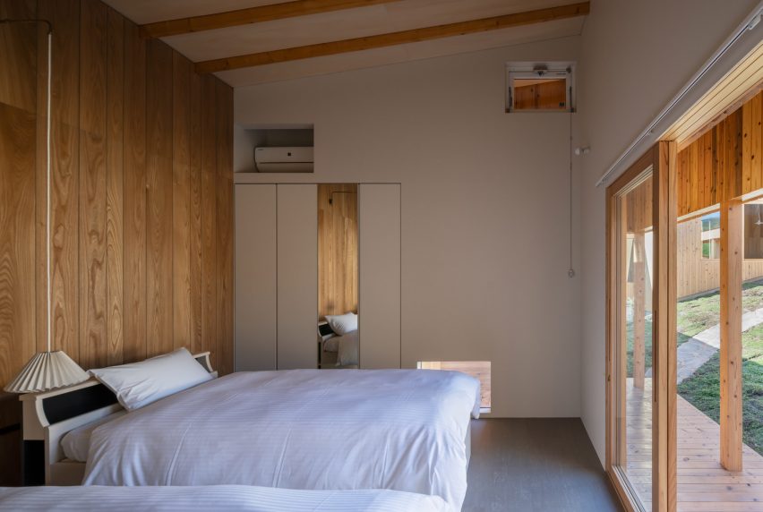 Necklace Villa in Japan by 1110 Office for Architecture