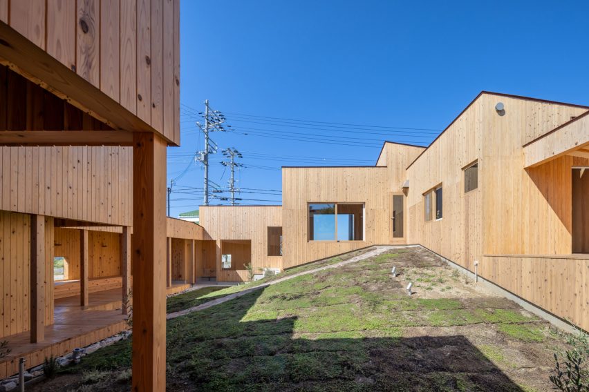 Necklace Villa in Japan by 1110 Office for Architecture