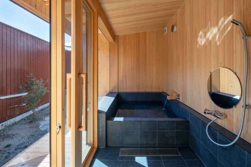 Necklace Villa in Japan by 1110 Office for Architecture
