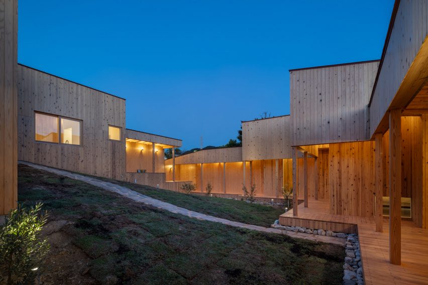 Necklace Villa in Japan by 1110 Office for Architecture