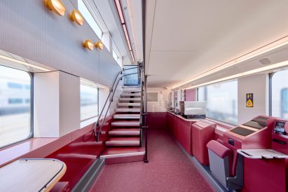Staircase leading to dining car in TGV Inoui