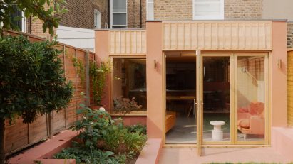 Clay House by Pensaer