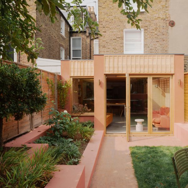 Clay House by Pensaer
