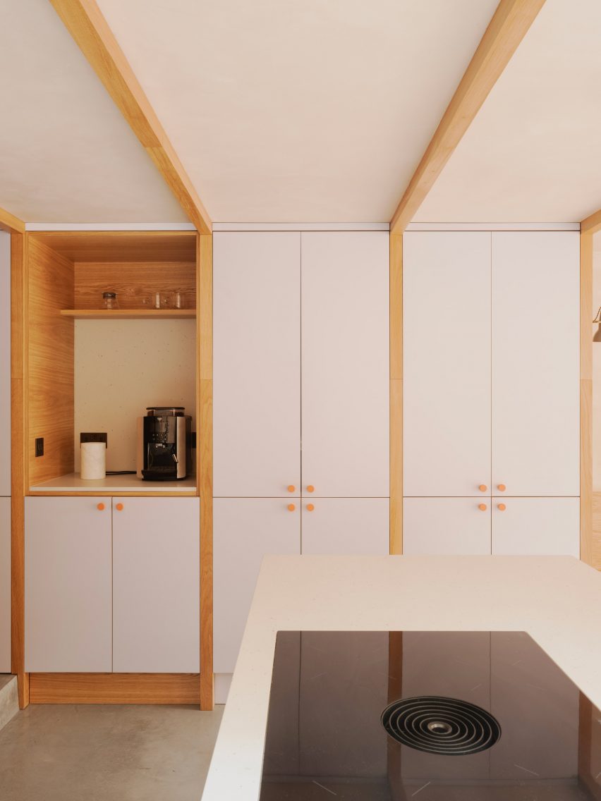 Clay House by Pensaer