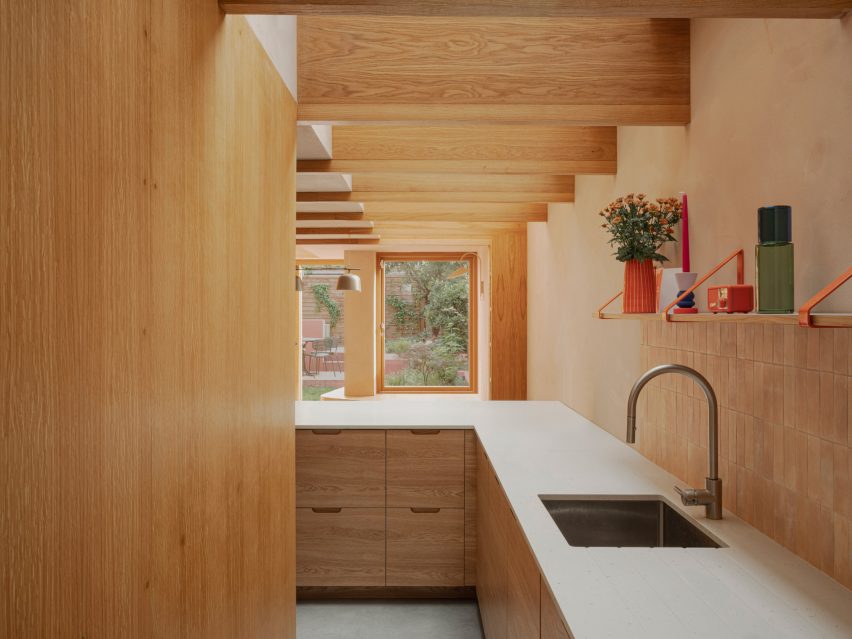 Clay House by Pensaer