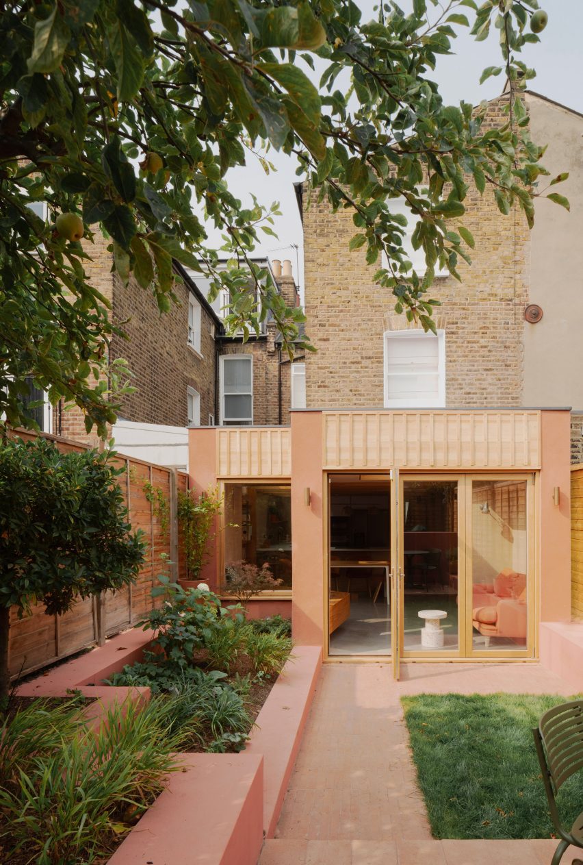Clay House by Pensaer
