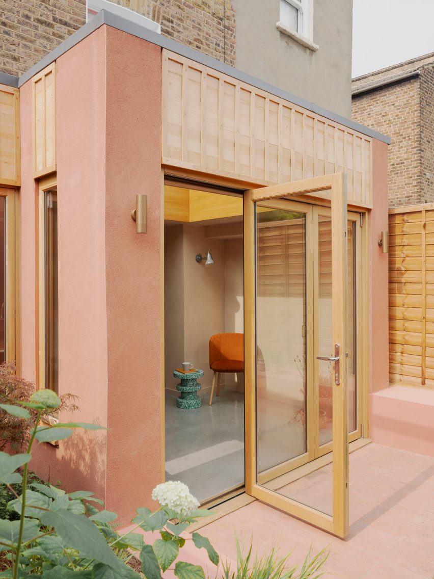 Clay House by Pensaer