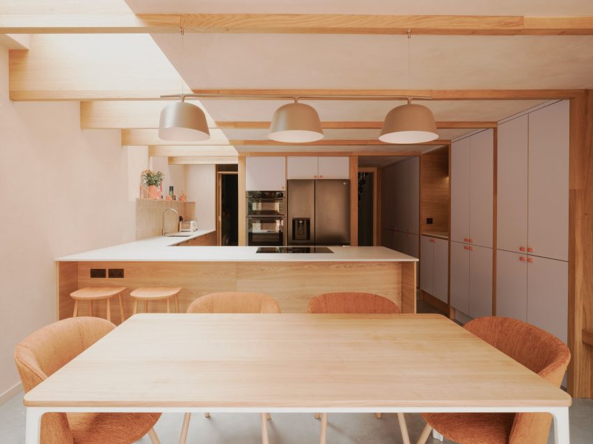 Clay House by Pensaer