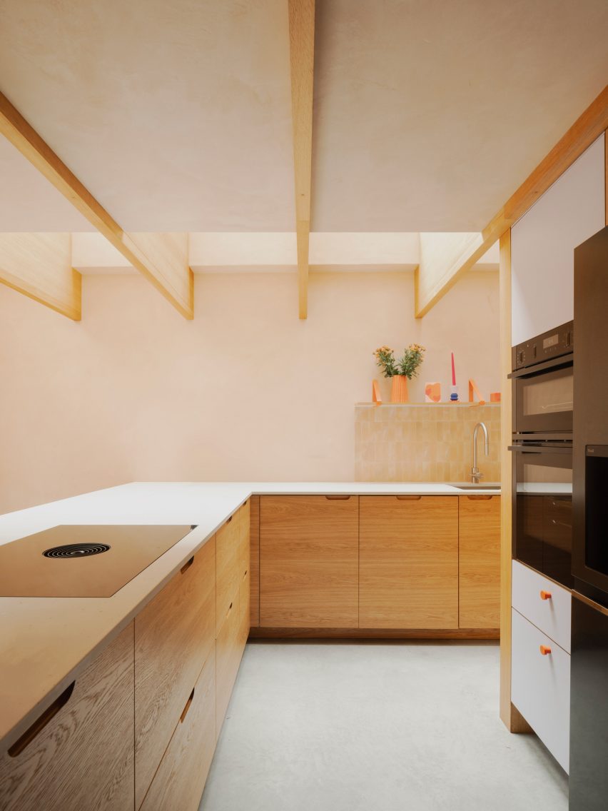 Clay House by Pensaer