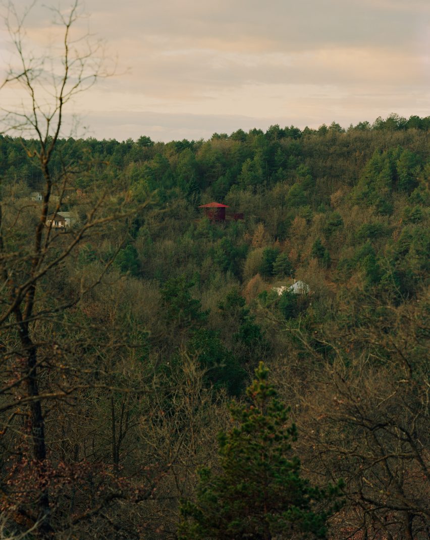 Red cabin in Barcelona by Test and Prefab House Changeover
