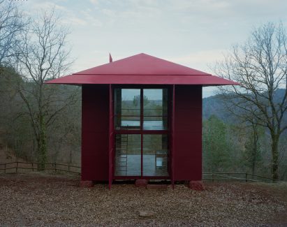 Red cabin in Barcelona by Test and Prefab House Changeover