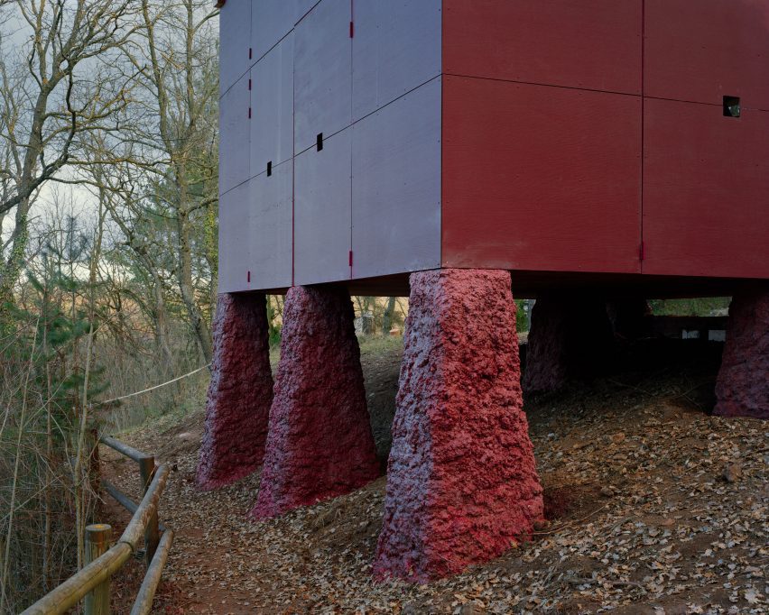 Red cabin in Barcelona by Test and Prefab House Changeover