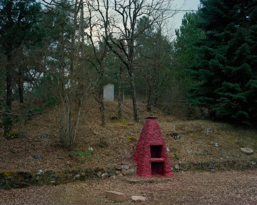 Red cabin in Barcelona by Test and Prefab House Changeover