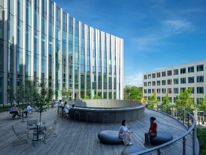 Doughnut-shaped terrace