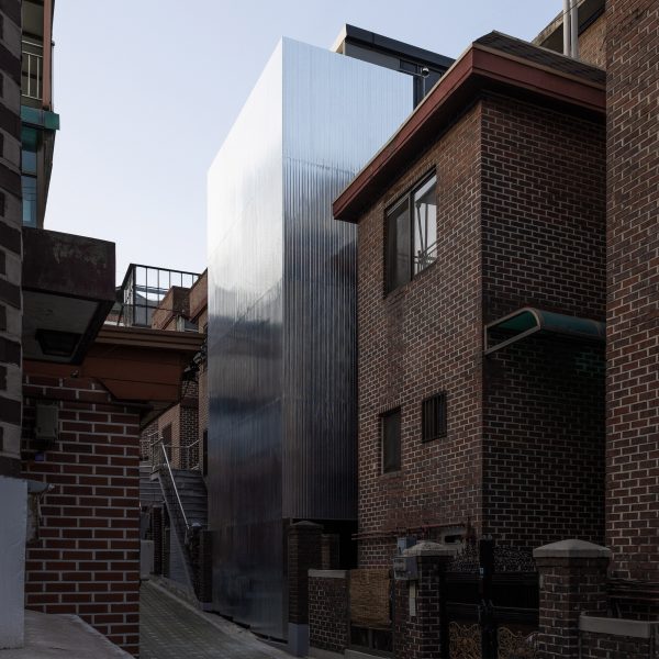 Corrugated steel home in South Korea by Atelier Itch