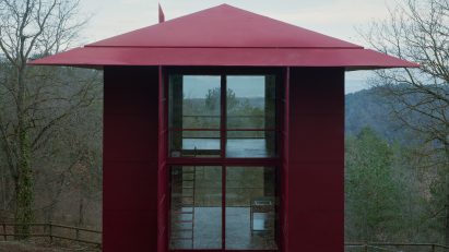 Red cabin in Barcelona by Test and Prefab House Changeover