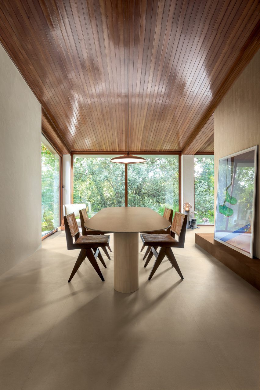 Photo of dining room with surfaces by Florim