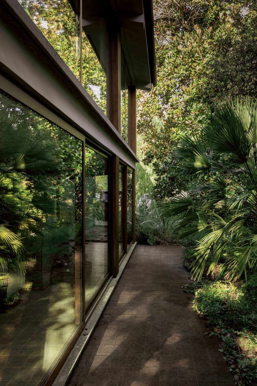 Photo of garden with surfaces by Florim