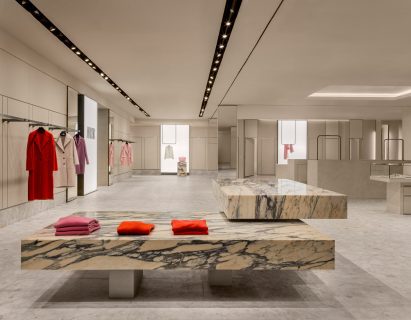 Slabs of richly veined Calacatta Rosenoir marble form displays