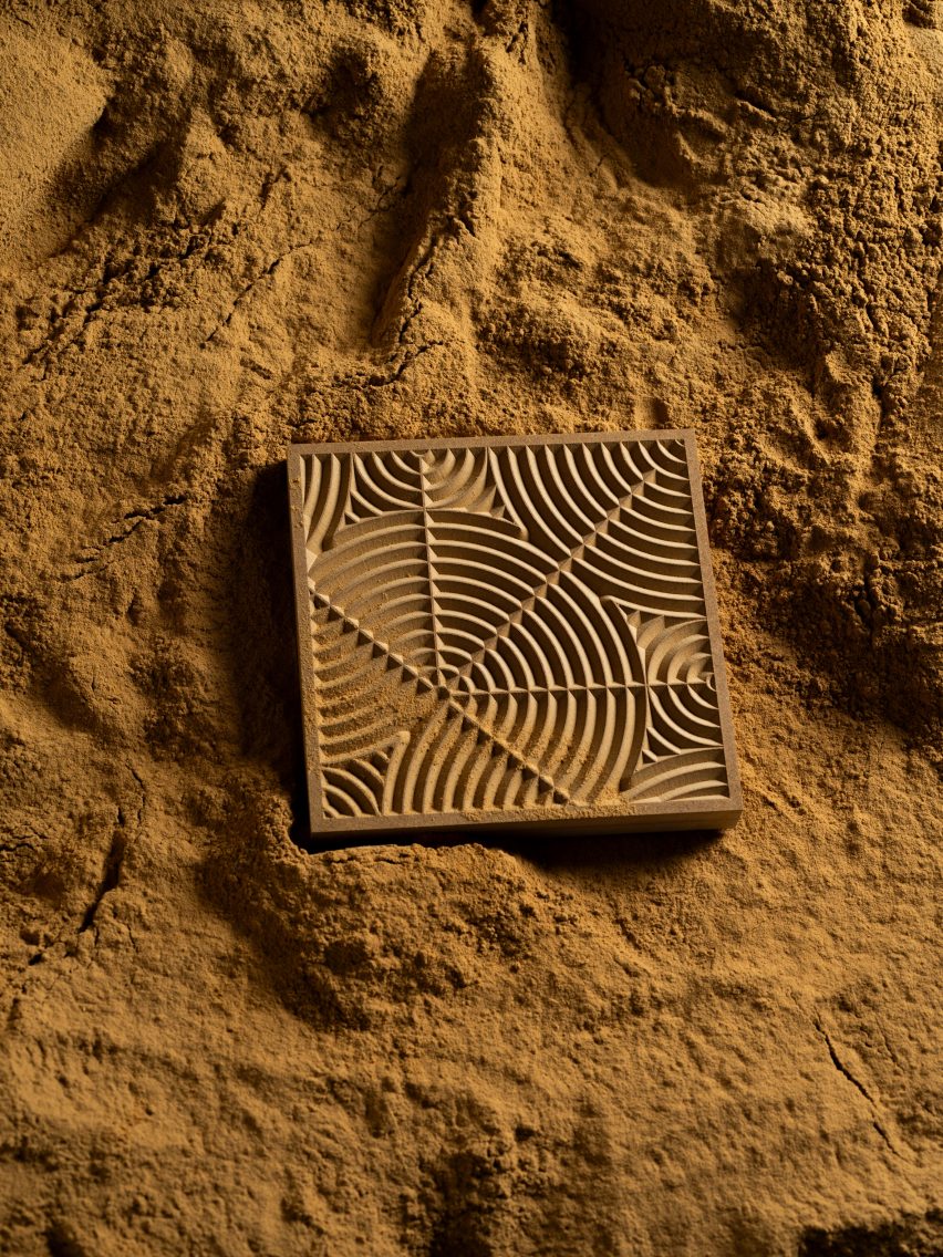 Deus Ex Machina by Arno Hoogland