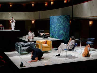 Humans and plastic animals posed on Cassina chairs