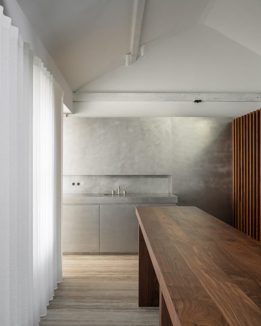 Covent Garden Apartment by Carmody Groarke