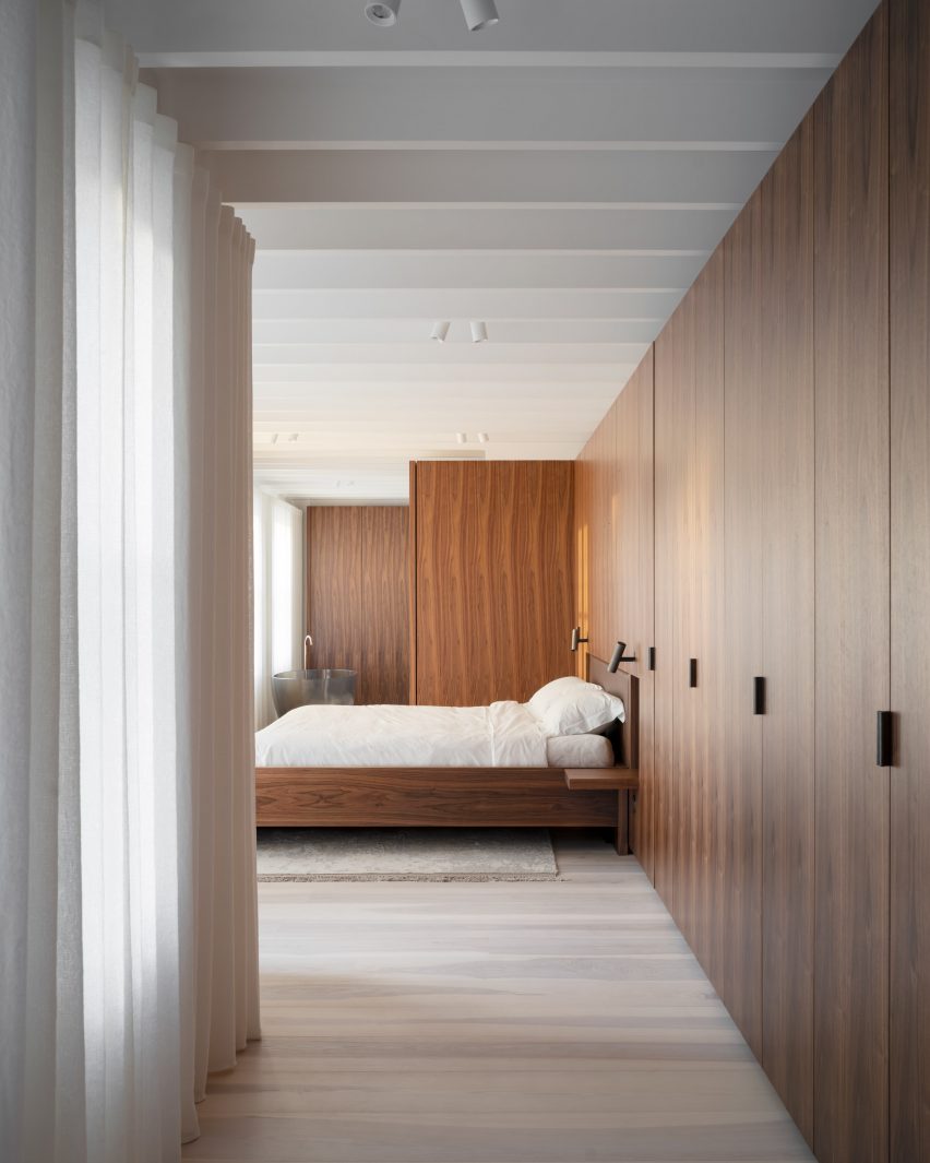Covent Garden Apartment by Carmody Groarke