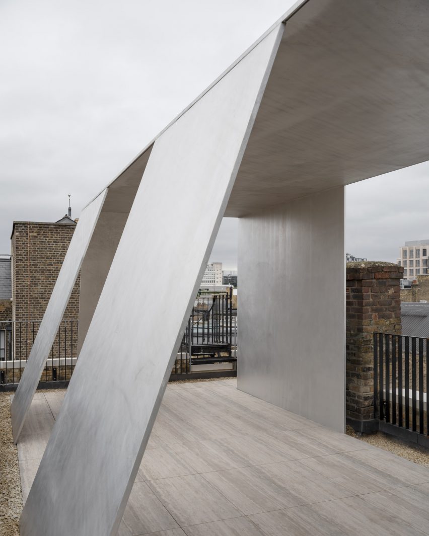 Covent Garden Apartment by Carmody Groarke
